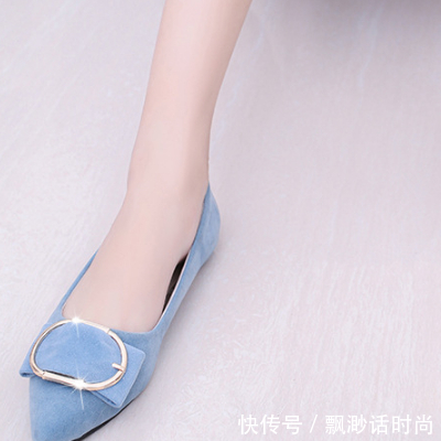 高跟鞋不吃香了,这款“奶奶鞋”又火了,上脚百搭又时髦!