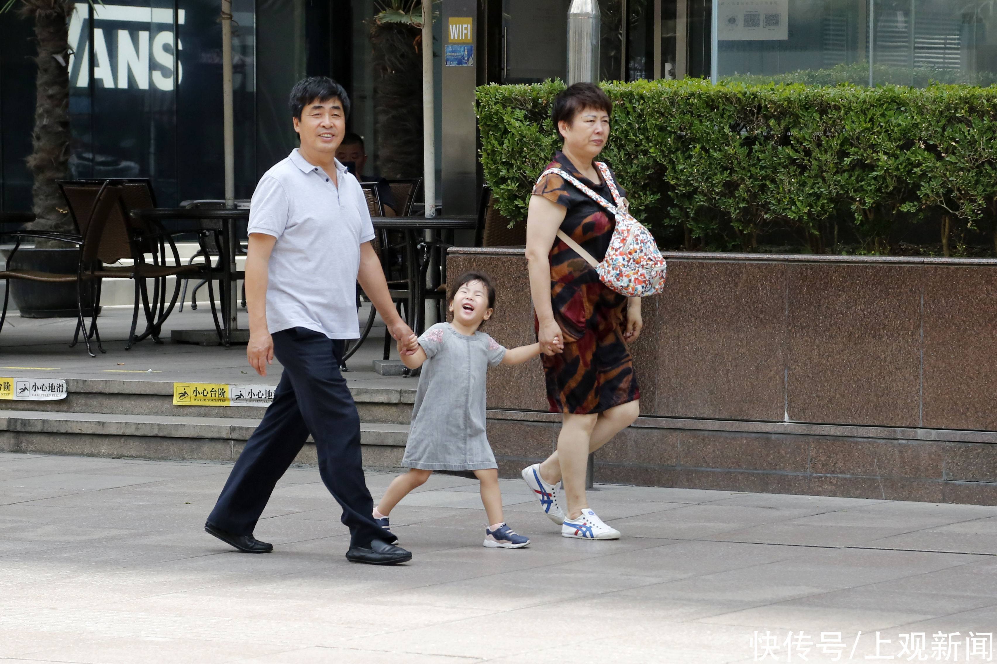 大人|今天这个“节日”，看看小孩大人都怎么过