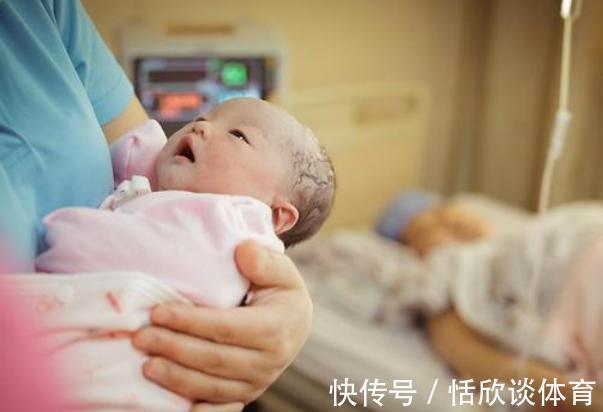 路人|“偷孩子爸爸”意外走红,医院抱娃神情慌张,路人:差点叫保安