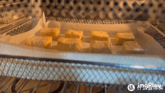 空气炸烤箱和烤箱有什么区别？用一个空气炸烤箱搞定一切料理，多功能才是王道！