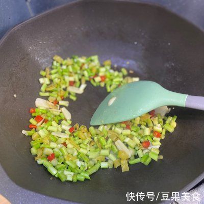 快手|十分钟快手菜爽脆双椒鸡胗（爆辣），比外卖强