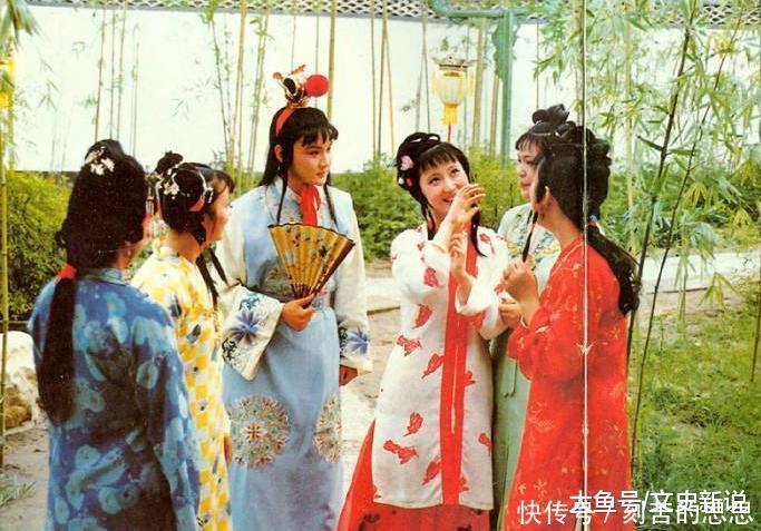 贾母带刘姥姥参观大观园,其实是苦心孤诣教育子孙,可惜没人警醒