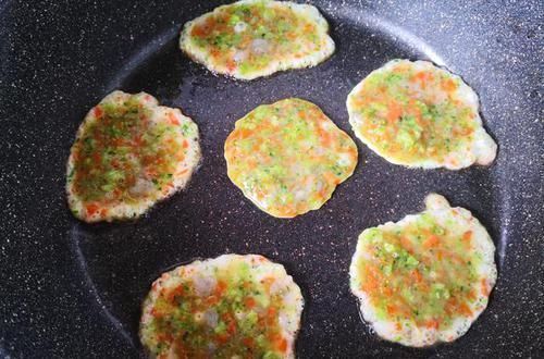 鸡蛋饼|侄子最爱吃早餐饼,每周三次,补钙促发育,16岁身高185,了解下