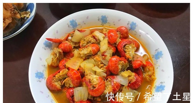 朋友|一家三口的假期晚餐,四菜一汤,简单不将就,朋友真会享受!