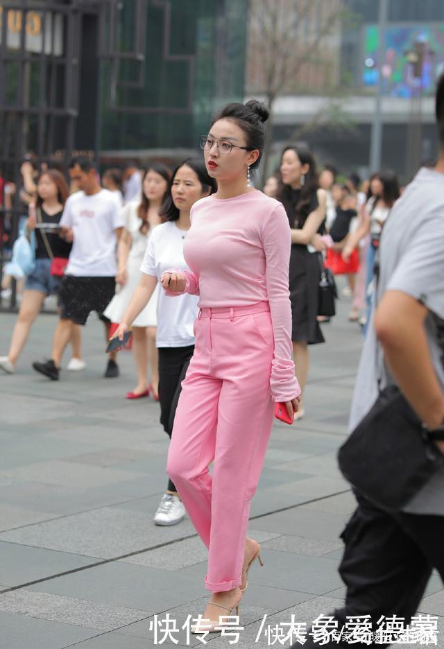 女生们|气质女生真会穿，选择休闲减龄的西裤穿搭，让造型显得干练又俏美