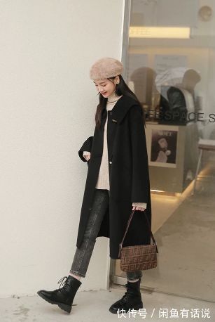 搭配 “大衣+格纹裙”太显气质了,学35岁博主这么穿,温柔还有高级感