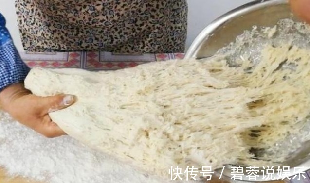 奶奶快速发面的秘诀，除了酵母，加几滴“它”，十分钟发“满盆”