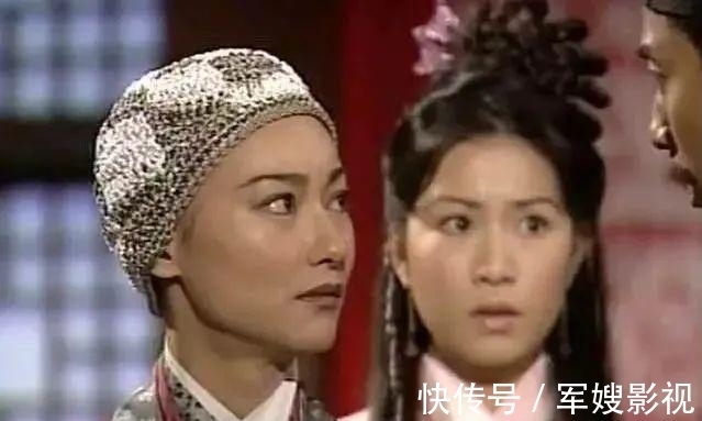 61歲惠英紅現身綜藝《大灣仔之夜》,14年后與陳小春再續母子緣