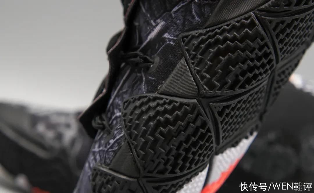 实战 一双鞋上有十多款鞋的元素?欧文S2是历代签名鞋的浓缩?