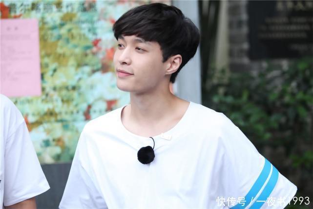 黄老师 《向往的生活》张艺兴杨紫亲密互动,拖拉机带杨紫兜风,CP感满满