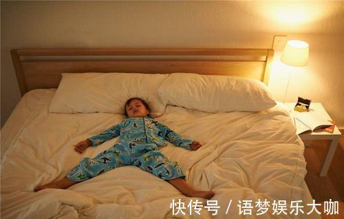 积食|孩子睡觉有此异常,可能是脾虚信号,两周内没改善,或致发育不良