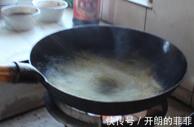 答案|为什么饭店的菜不粘锅, 而我们炒菜就粘锅 答案你万万想不到