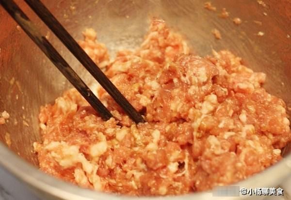 调饺子馅万万不能放它,多数人不懂偏要放,难怪饺子发柴又难吃