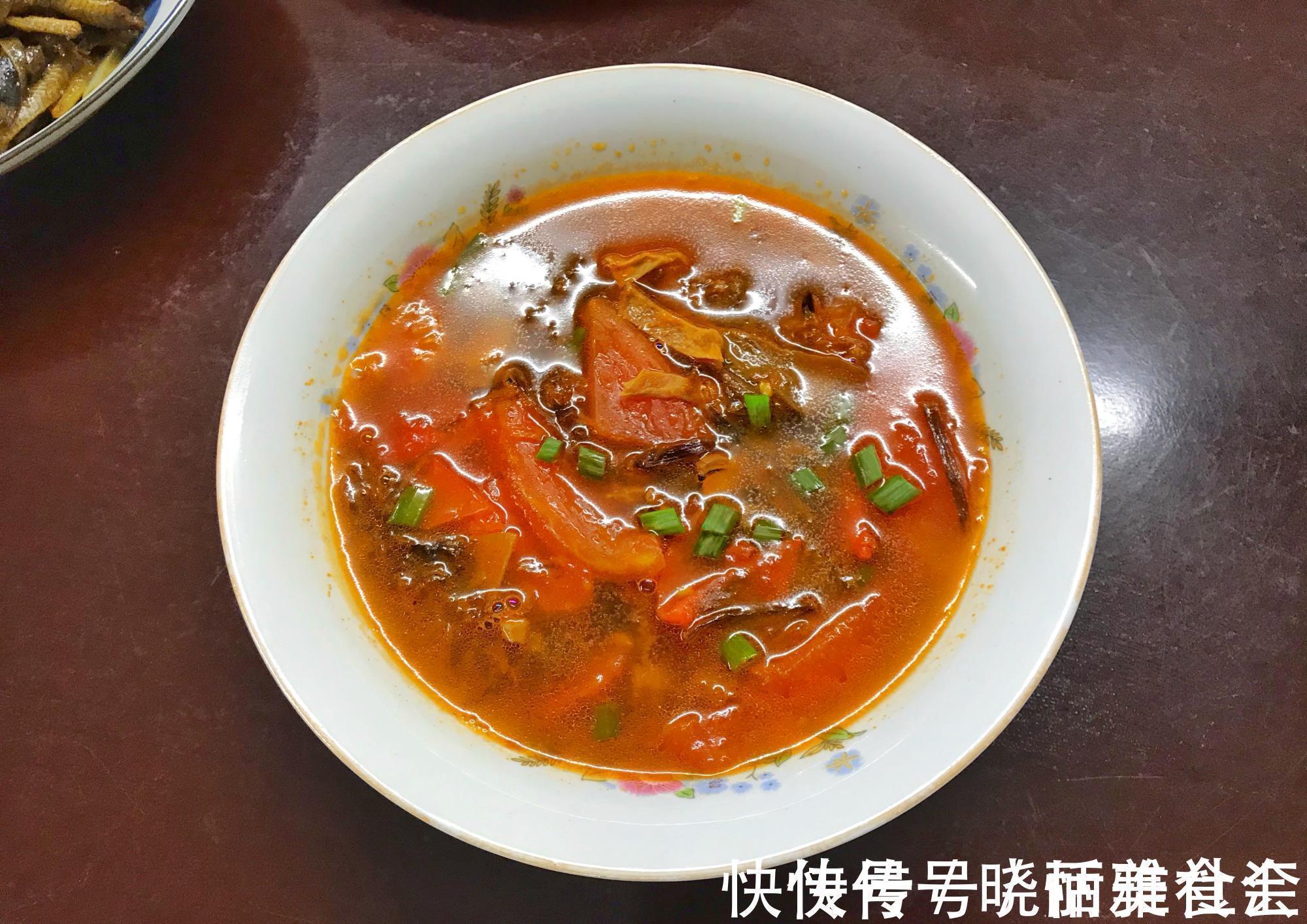 晚餐|一家三口的晚餐,2菜1汤,菜不精致但养人,网友:好吃接地气