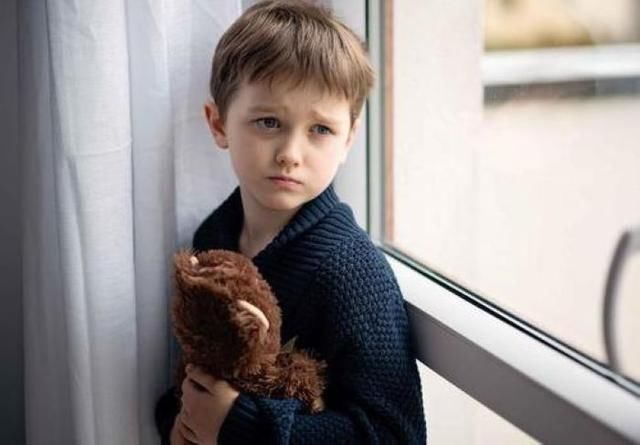 葡萄|熊孩子偷吃了一颗葡萄,嘴巴变成了香肠嘴,医生看了都憋笑