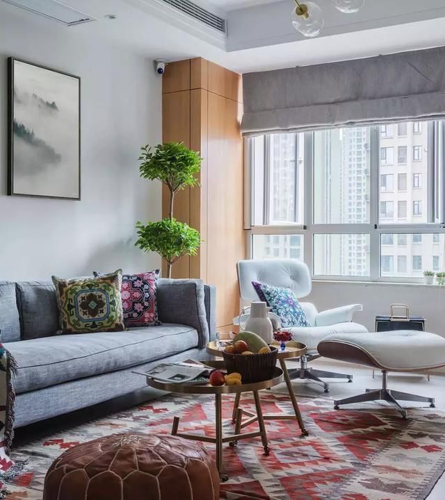 地砖|客厅连接阳台,要不要装隔断门?幸好我精明,一锤下去赚了好几万