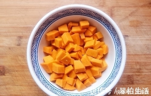 南瓜新吃法，我家每周准做一次，软糯香甜真美味，比炒的好吃多了