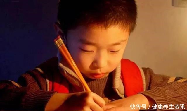熬夜|孩子被罚抄“22页”,熬夜到凌晨,第2天父亲做了一个大胆决定!