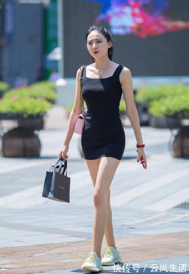 个性|换上休闲个性装扮,让你轻松展现青春风采,随性自在的感觉