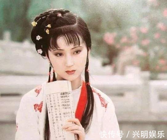 牙齿!87《红楼梦》她曾饱受质疑,龅牙高鼻梁没演技,如今却成史上经典