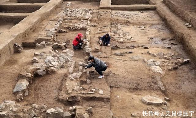 考古|盗墓贼伪装民工混进考古队，黄金文物藏“裤裆”偷走，随后卖天价