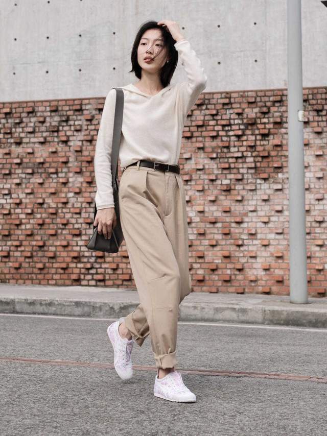 针织衫|初秋,卫衣搭配直筒裤简约高级,还能提升气质感,美如初恋女友