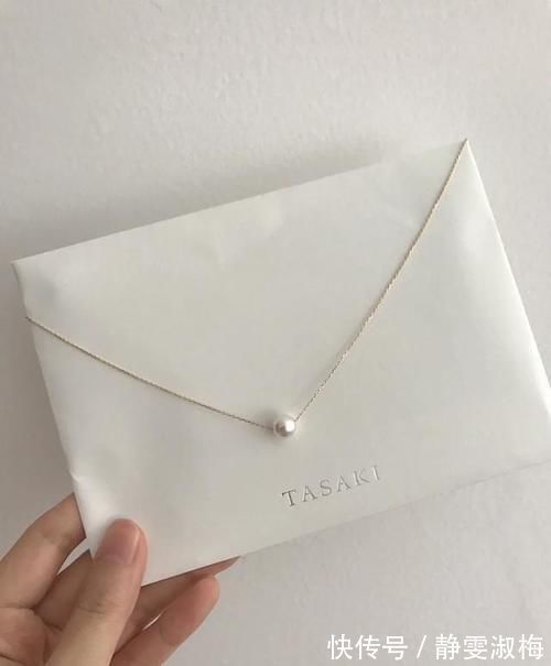 品味&女人过了40岁,最好别戴这3种首饰,俗气感十足,显得没品味