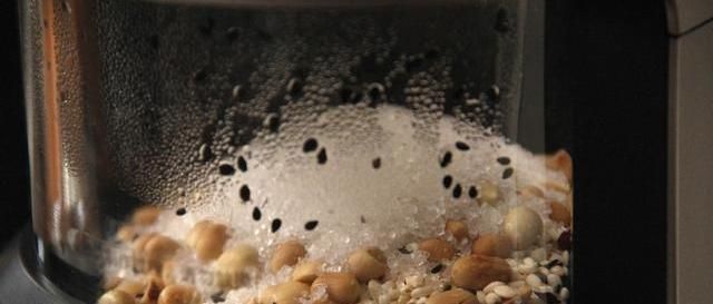 营养丰富的黑芝麻糊,这样做香味浓郁,再也不用在路边买早餐啦