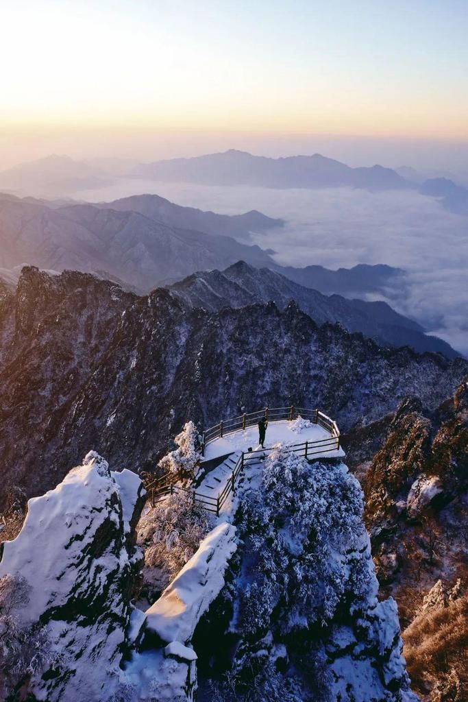 误入|点赞破百万的世界级雪景！雾凇云海，仿佛“误入天宫”！