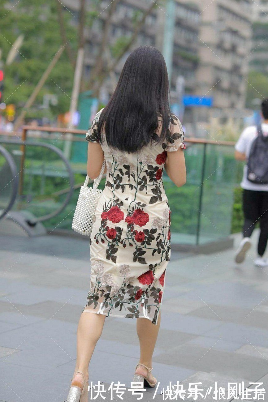 黄皮|黄皮女生选衣服时一定要注意，穿搭清新亮眼