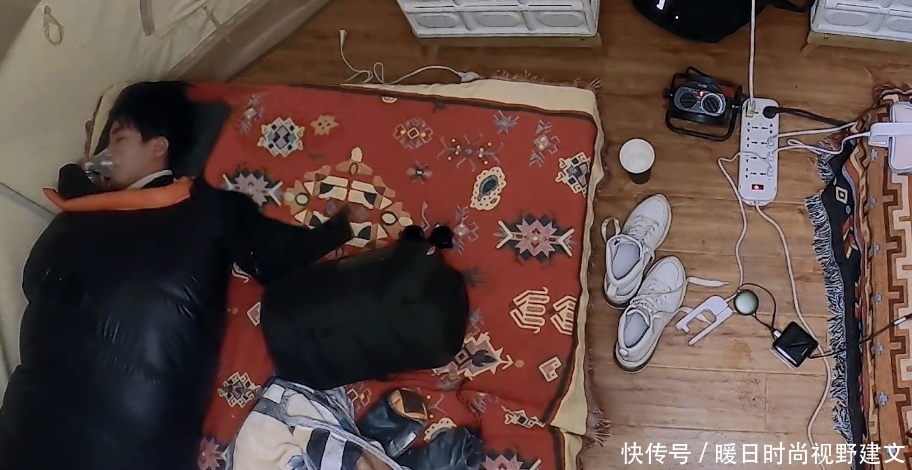 《恰好是少年》开播,王俊凯高反,王源、千玺纷纷发博关心