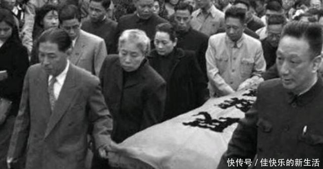 文学作品!鲁迅半夜去世时,留下了7条遗嘱,建议后人不得从事这2个行业