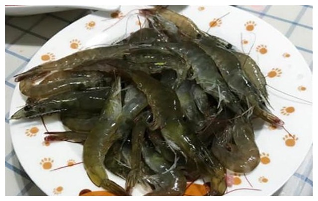 老公请同事在家吃火锅,我精心准备一桌配菜,离开时都夸我厨艺好