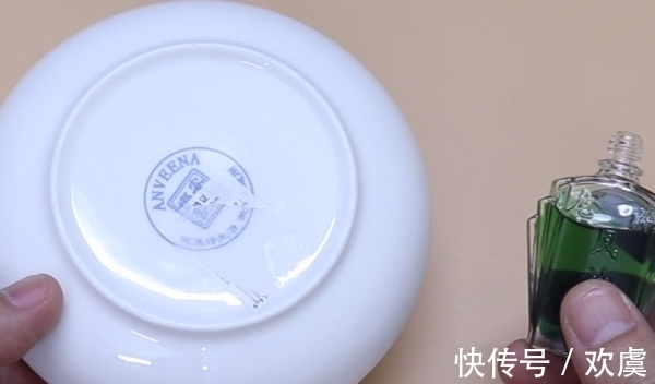 锅碗瓢盆上的标签难去除?教你一招,轻松完整去除胶印,不留痕迹