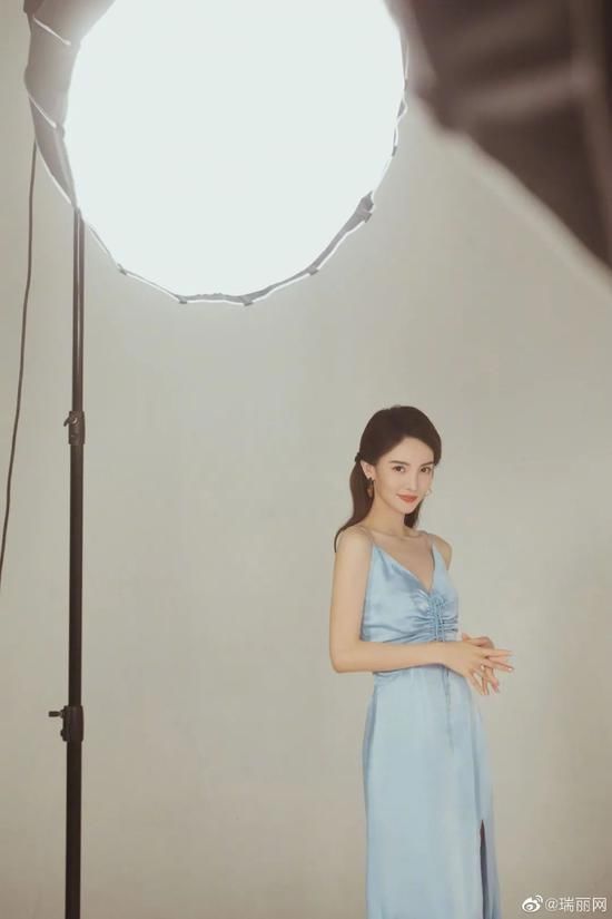 缎面裙|女明星一穿就出圈的缎面裙 怎么穿出高级感？