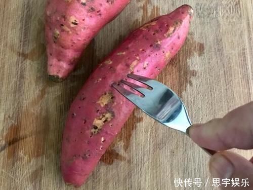 烤红薯|将一堆红薯扔进电饭煲,不加一滴水,不用烤箱,出锅比烤的还好吃