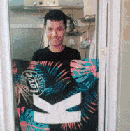 |搞笑GIF:小姐姐这样对妹妹真的好吗!