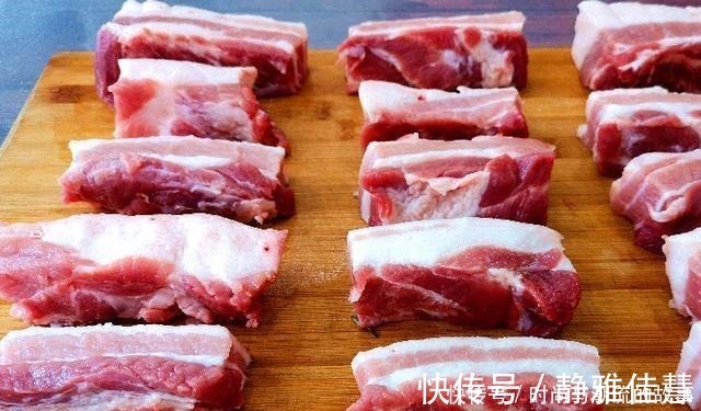 调猪肉馅时,掌握这3个关键技巧,肉馅软嫩多汁,不柴不硬更入味