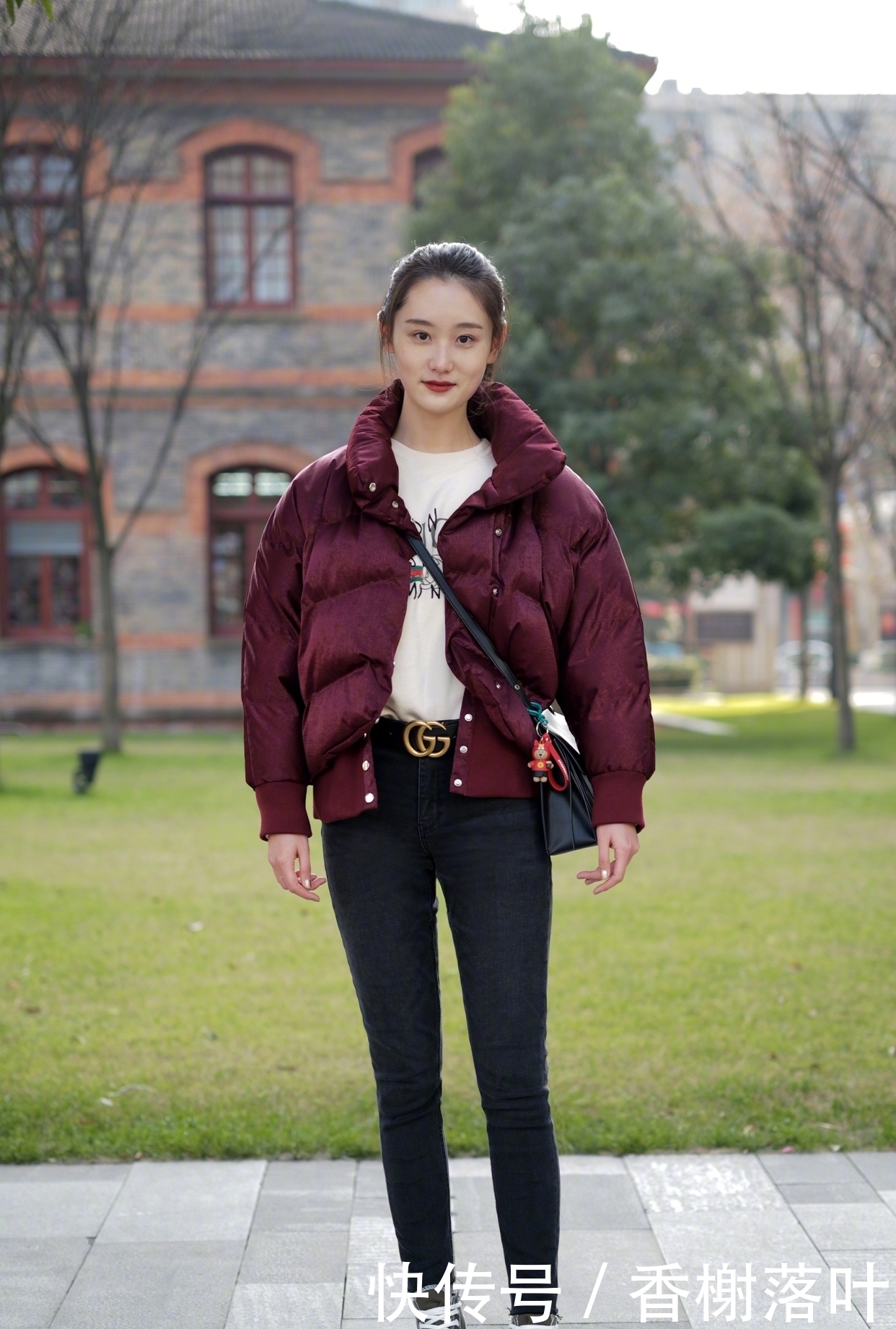  宽松版型|有一种羽绒服，叫“过腰不过膝”，时髦保暖又显高，很适合小个子