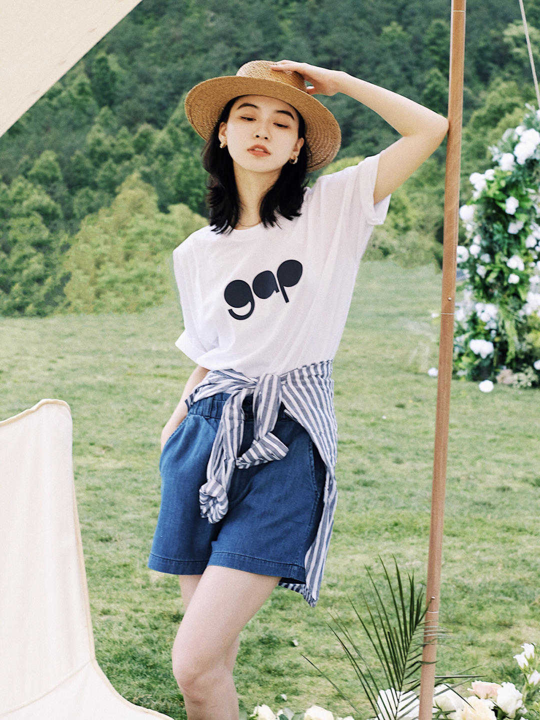 西服|初秋,身穿白色衬衫配黑色西装裤,让你自信又漂亮,秒变初恋女友