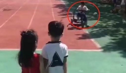 幼儿园|萌娃入园第二天成功“牵手”心仪女孩,网友:活得不如一个孩子!