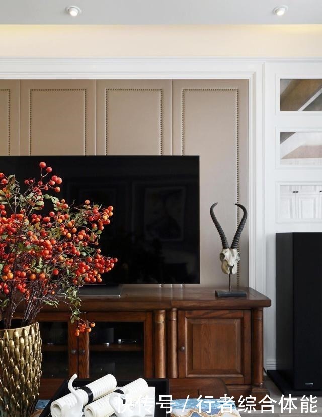 三居室|140㎡美式风格三居室,玄关装了玻璃窗让家既美观又开阔!