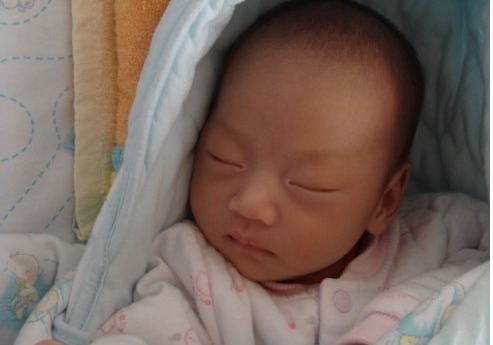 儿媳|两个月大的婴儿身体发臭，医生查出结果，婆婆怒斥儿媳无知