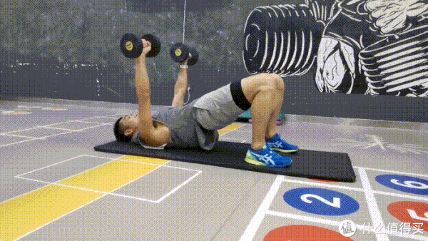 动作|健身成长手册 篇二十二：一对哑铃练遍全身肌群，14个哑铃健身动图，新手跟练起来