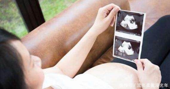 产妇|孩子刚出生,产妇竟问医生这个问题,丈夫尴尬的低下头