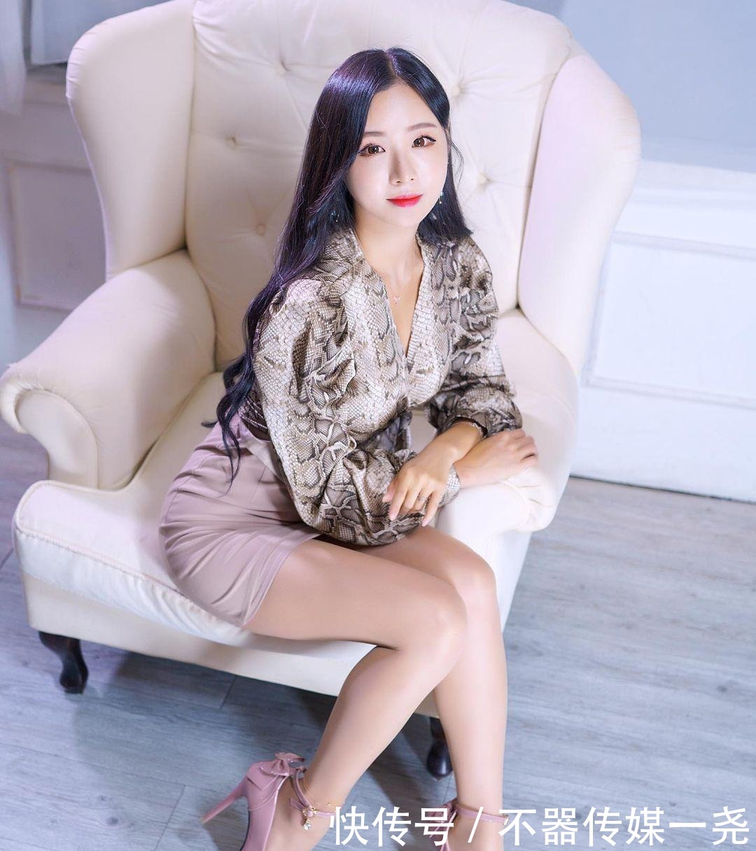 搭配|纯欲风包臀裙，复古搭配超美大长腿