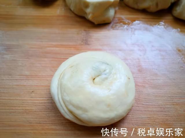 面食|发面直接加酵母粉和白糖是大错,教你一小妙招,发面只需10分钟