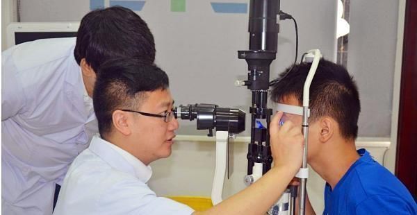 眼镜|只有近视眼才能懂的痛被眼镜封印的颜值，摘下能乱了芳华