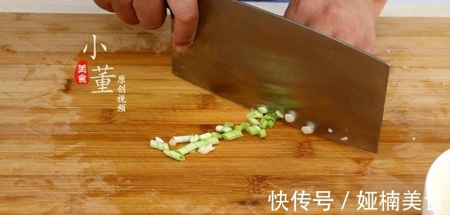 搅拌均匀|娃娃菜别再涮火锅了，大厨教你秘制做法，香辣开胃，吃了还想吃