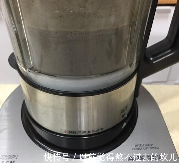 天冷了，坚持每周喝3次它，头发乌黑，老掉发的人要多吃